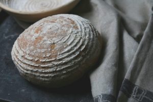 Ein Laib Mit Seele - Selbstgebackenes Weizen-Roggen Brot