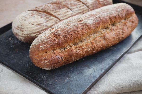 Rustikales Körnerbrot und Mehle mit seinen Typen