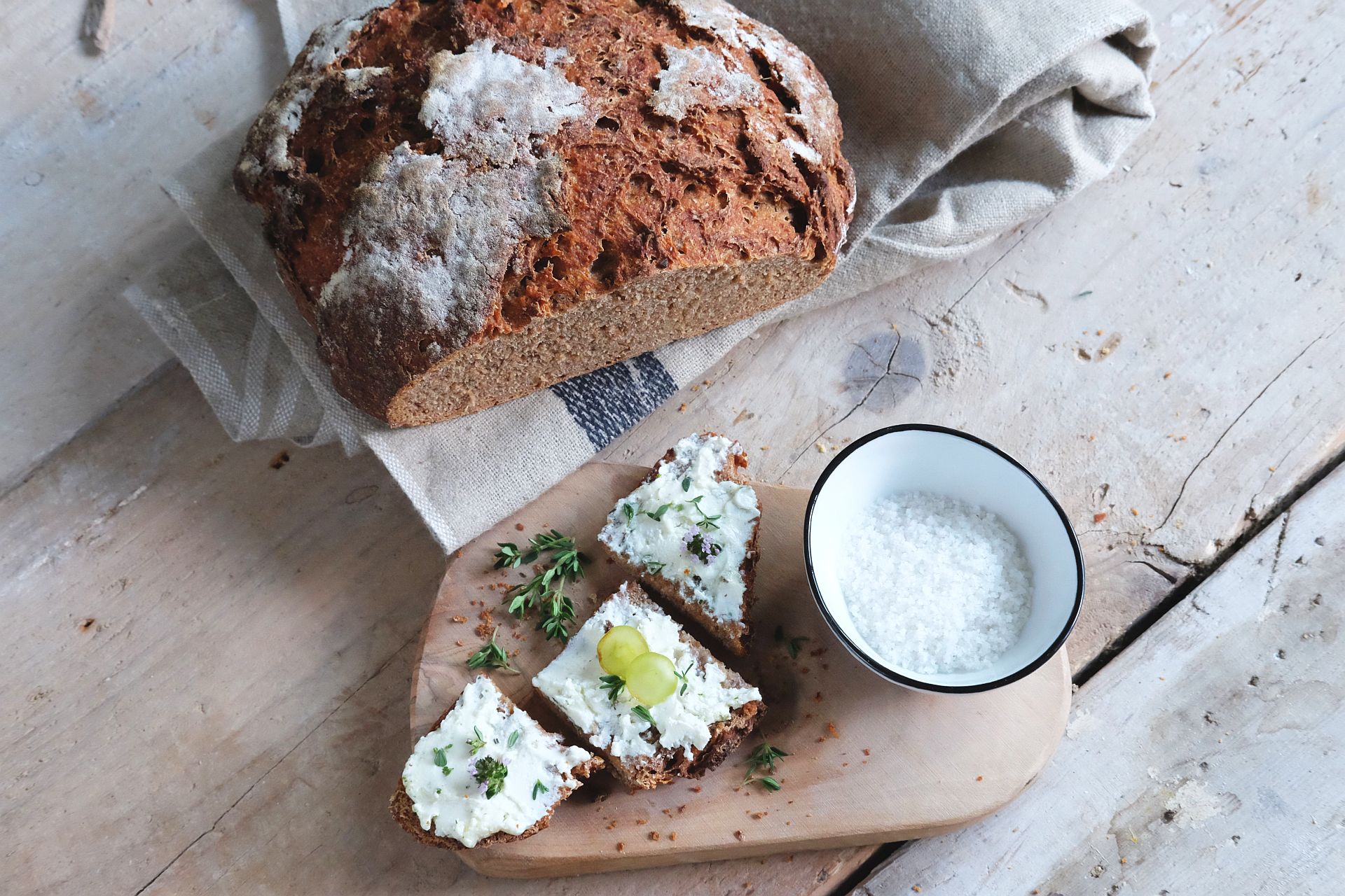 Selbstgebackenes Dinkelvollkornbrot - Du wirst es lieben
