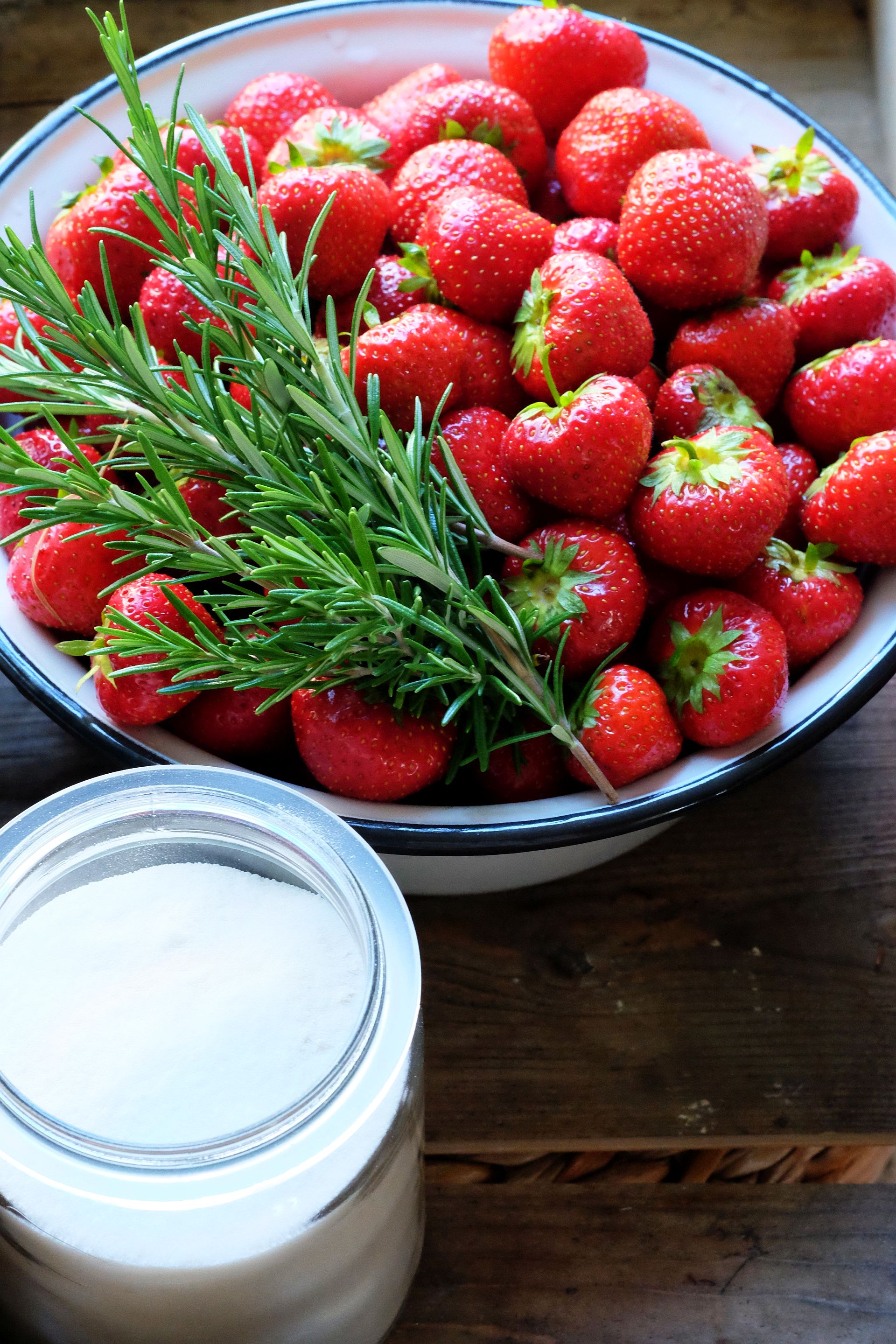 Die perfekte Erdbeermarmelade mit Rosmarin