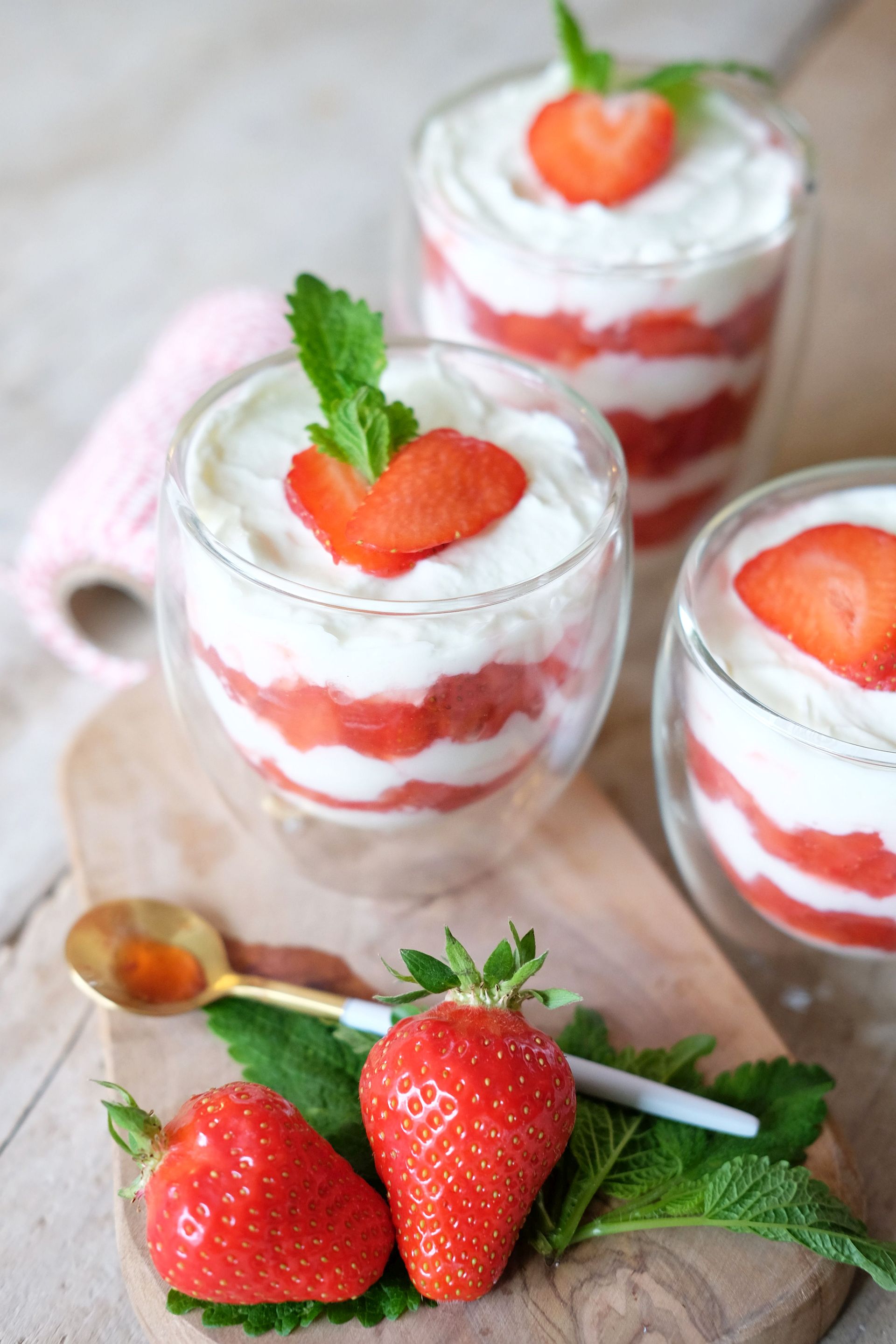 Erdbeeren mit Sahne und Quark 