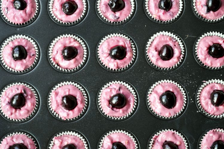 Kirsch-Marzipan-Muffins und die Geschichte zum Muffin Man