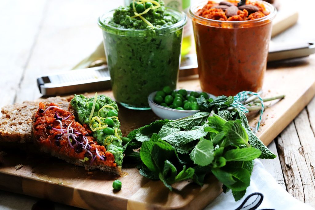 Auf die Stulle: Avocado-Erbsen-Aufstrich mit Minze