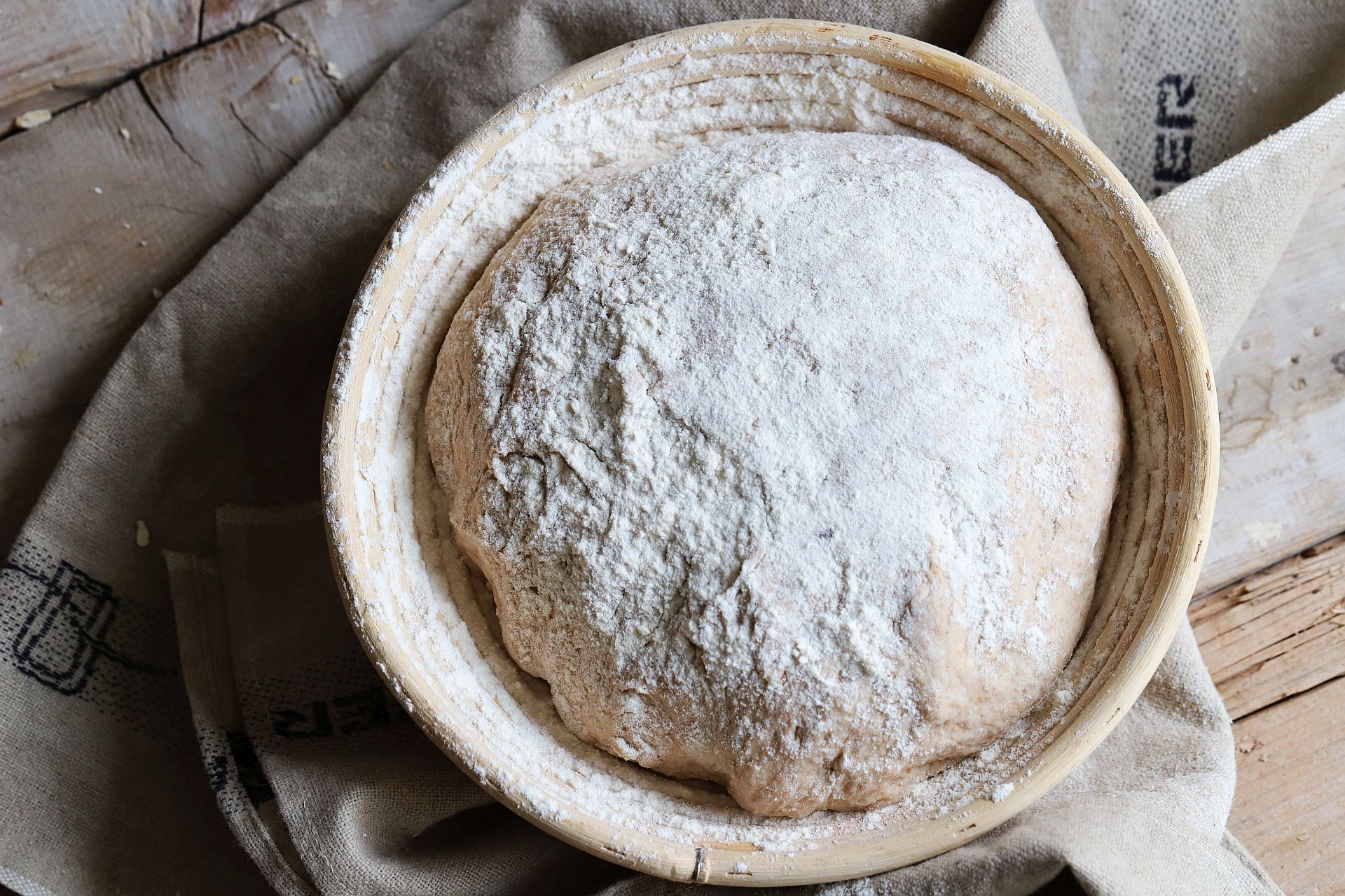 Dinkel-Mischbrot-Brot aus dem Topf