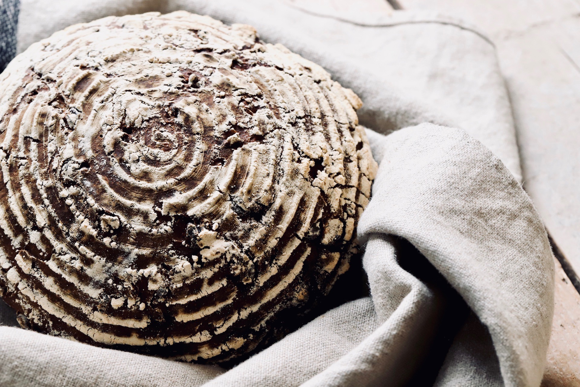Nussbrot mit Sauerteig und Walnüssen... - zartbitter &amp; zuckersüss