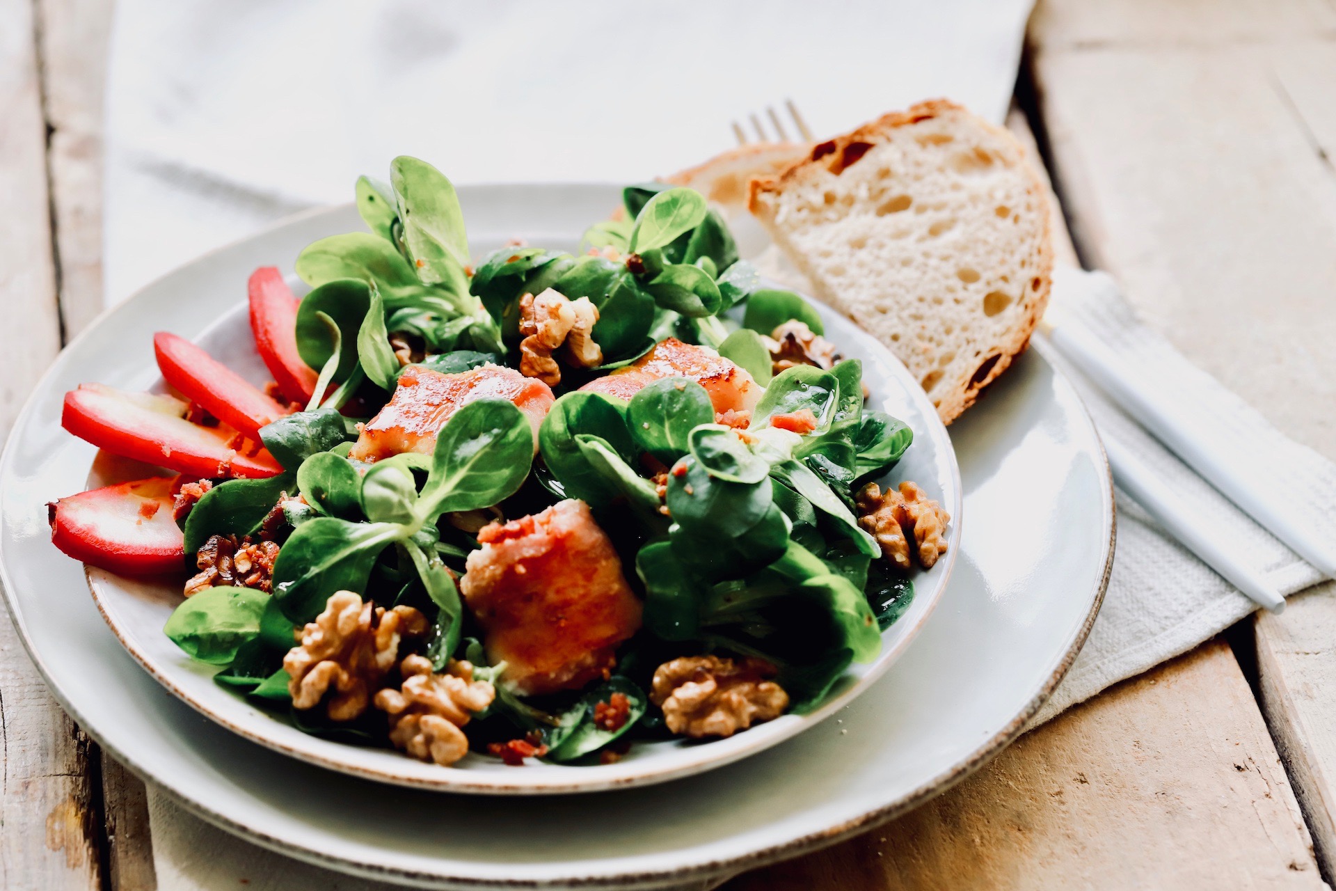 Feldsalat mit Ziegenkäse &amp; gebeizten Äpfeln: Klein aber oho ...