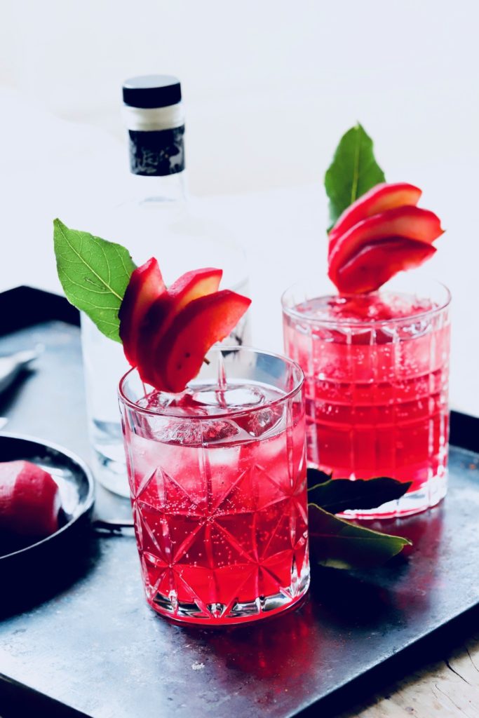 Gin Tonic mit Rote Bete & Koriander Reduktion